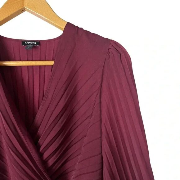 Express Red Pleated Long Sleeve Blouse Size Medium - Picture 4 of 7